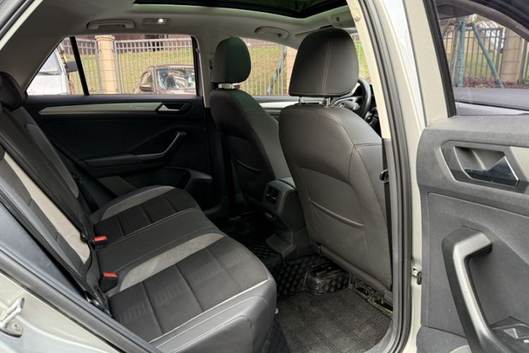 Used Volkswagen T-ROC 2020 230TSI DSG Two-Wheel Drive Advanced Version Interior 3