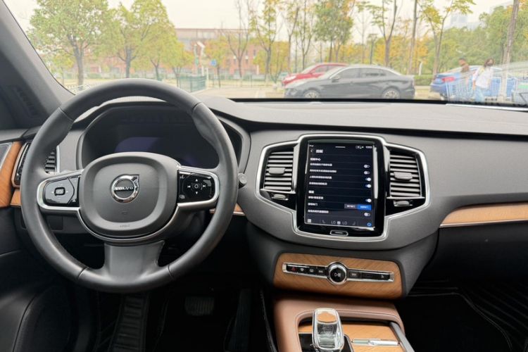 Used Volvo XC90 2023 B6 Zhiyi Luxury Edition 7-Seater
