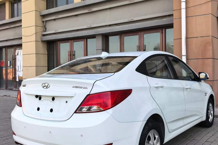 Used Hyundai Verna (older generation) 2016 1.4L Manual Smart GLS Trim Exterior 5