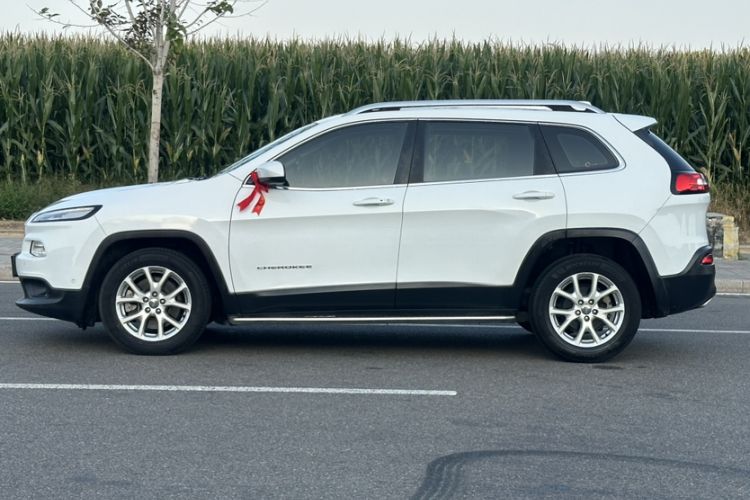 Used Jeep Cherokee 2017 2.4L Leading Smart Edition