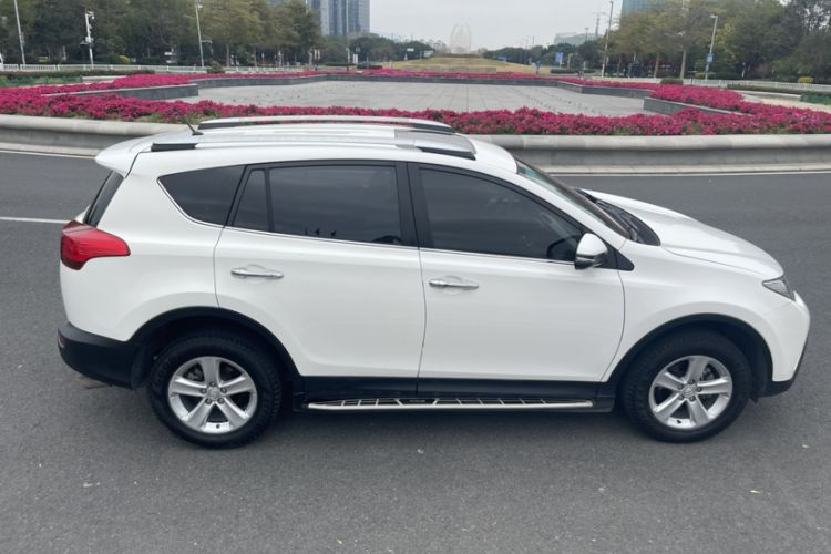 Used Toyota RAV4 2013 2.0L CVT Four-Wheel Drive New Edition