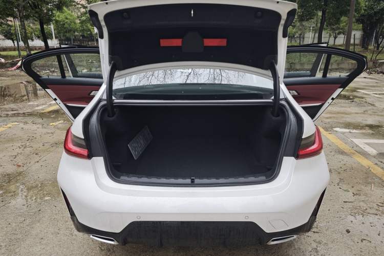 Used BMW 3 Series 2025 325i M Sport Package Trunk