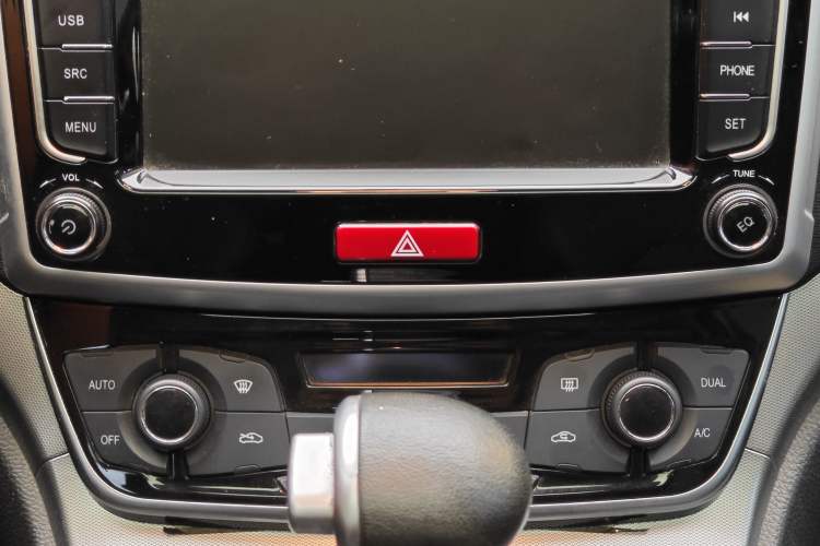 Used Haval M6 2019 1.5T DCT Two-Wheel Drive Elite Version China VI Standard