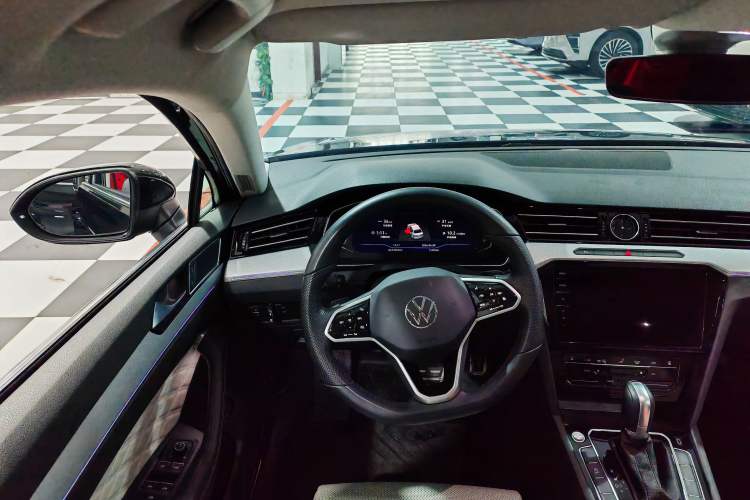 Used Volkswagen Magotan 2024 2 Million Units Zhongxiang Version 330TSI DSG Luxury Edition Interior 2