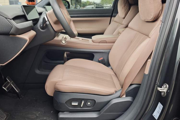 Used Nio ES8 2024 100kWh Signature Edition Interior 2