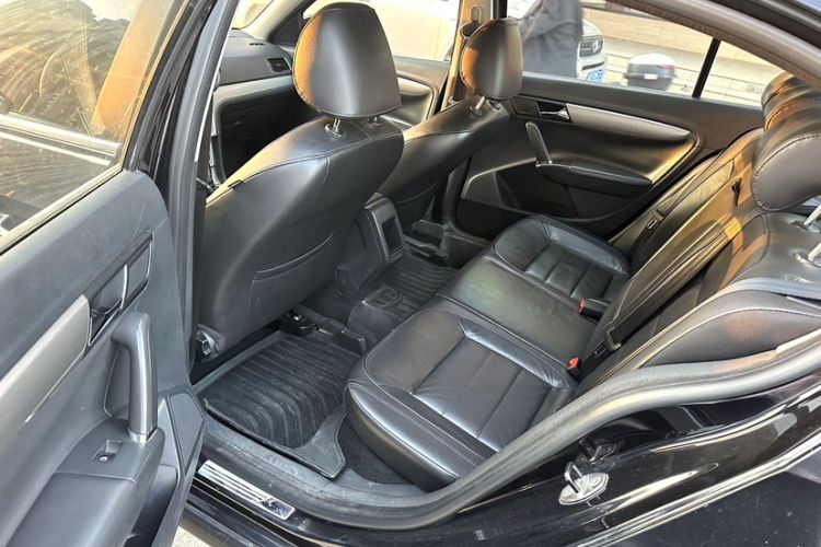 Used Volkswagen Lavida 2013 Revised Version 1.4 TSI DSG Comfort Edition Interior 3