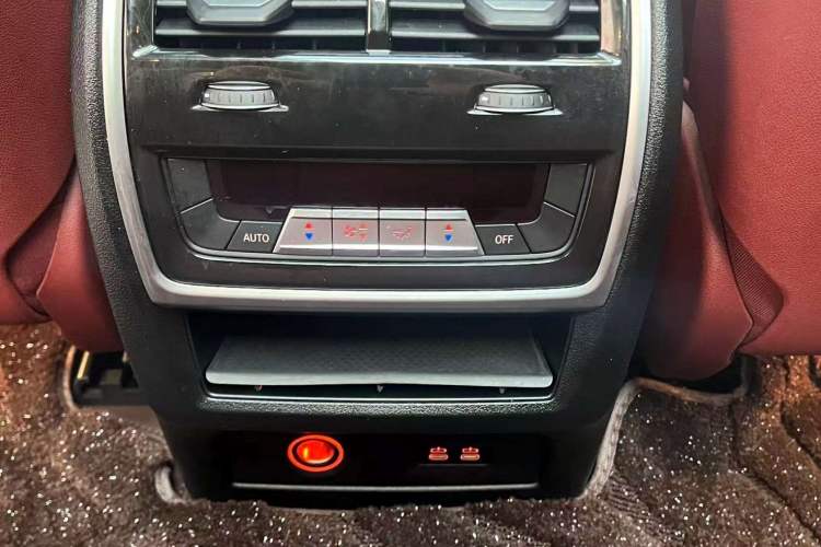 Used BMW X5 2023 xDrive 40Li M Sport Night Edition Package Interior 9