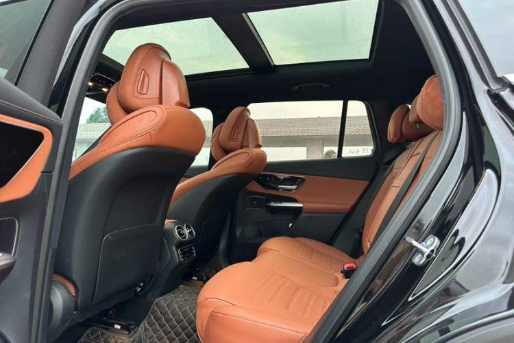 Used Mercedes-Benz GLC 2023 Facelift GLC 260 L 4MATIC Dynamic Version 5 Seats Interior 3