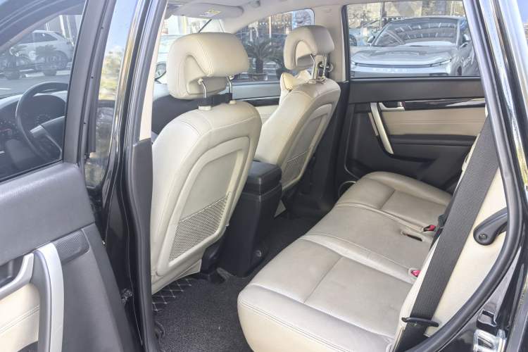 Used Chevrolet Captiva 2015 2.4L 4x4 Flagship Edition 7-Seater