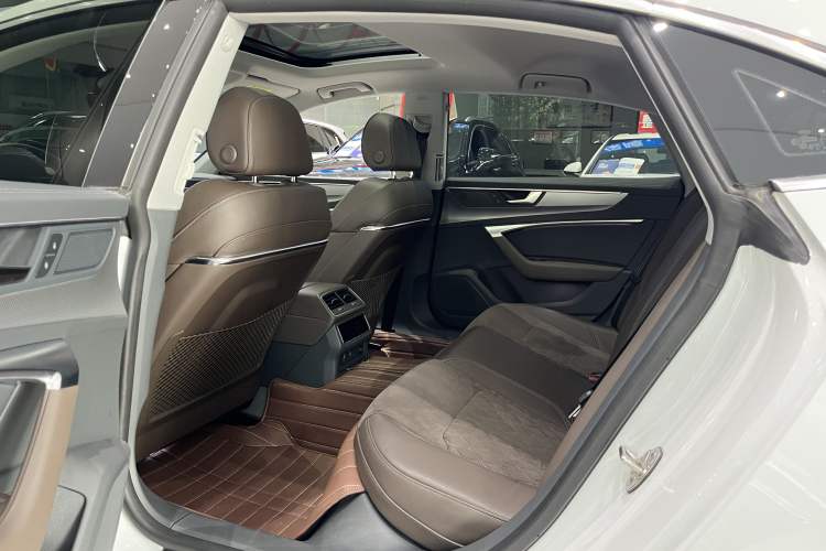 Used Audi A7L 2024 45TFSI quattro S-line Visionary Edition Flow Crystal Package
