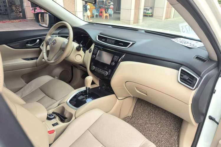 Used Nissan X-Trail 2014 2.5L CVT Luxury Edition 4WD Interior 4