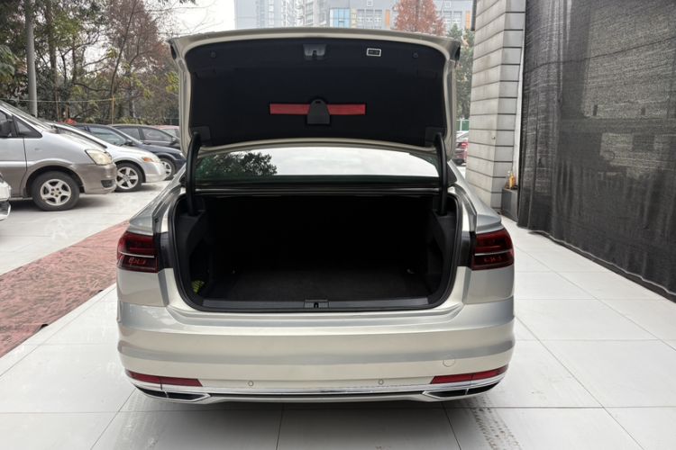 Used Volkswagen Phideon 2018 Revised Version 380TSI Two-Wheel Drive Business Edition
