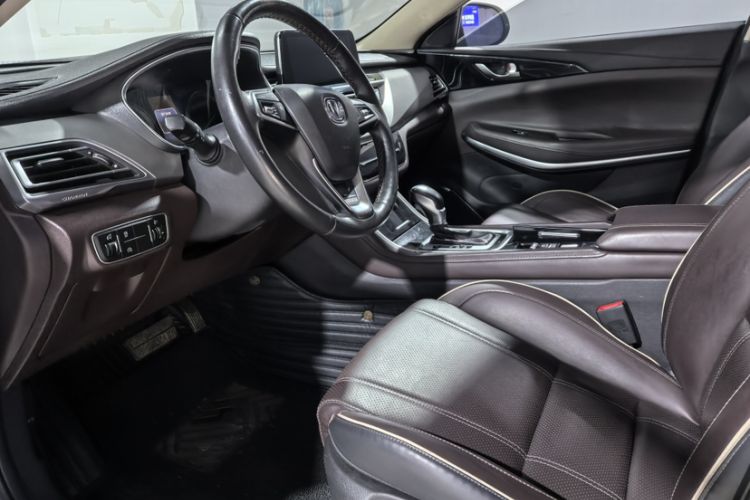 Used CHANGAN Raeton CC 2018 1.5T Automatic Haoya Model Guangmang Edition China V Standard
