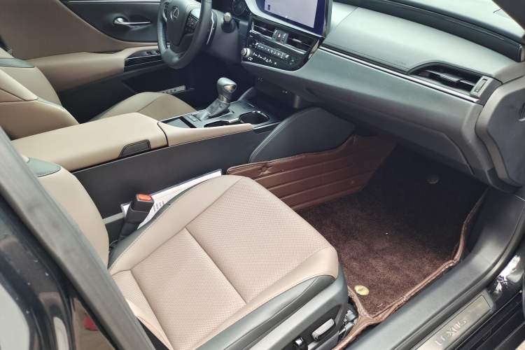 Used Lexus ES 2023 200 Excellence Edition Interior 8