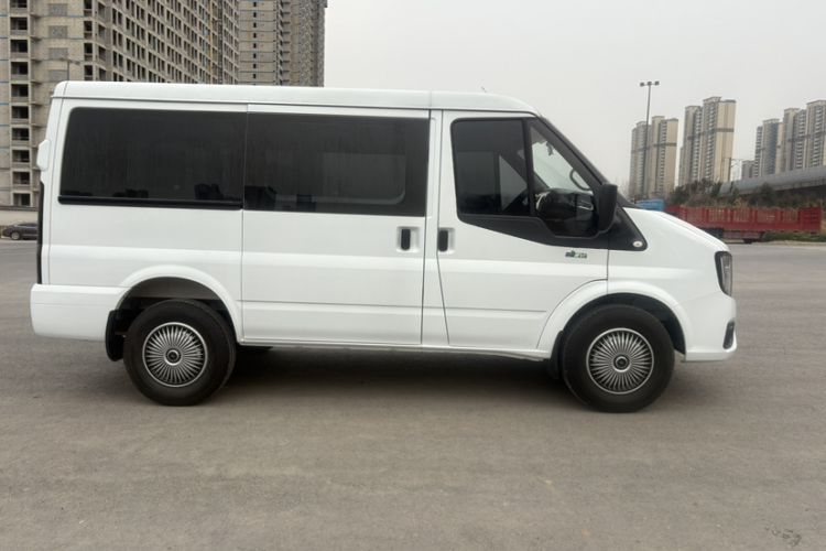 Used JMC Fushun 2025 2.0T 8AT Diesel Short-Wheelbase Low-Roof Commercial Multi-Purpose Passenger Vehicle with 5/6 Seats and Liftgate Tailgate
