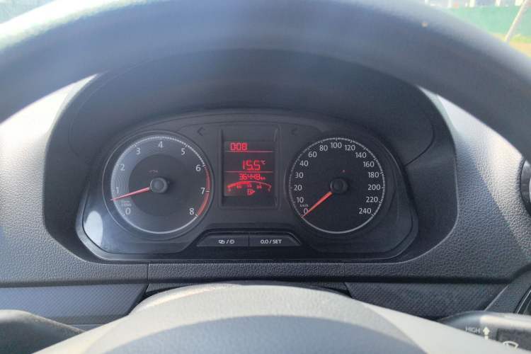 Used Volkswagen Jetta 2017 1.4L Manual Fashion Edition Odometer Close Up