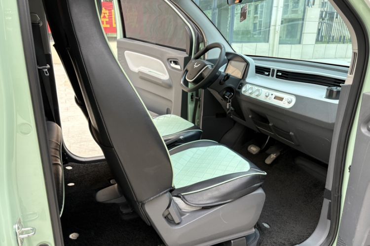 Used Wuling Hongguang MINIEV 2021 Macaron Fashion Model Lithium Iron Phosphate Right Front Seat