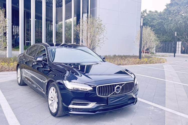 Used Volvo S90 New Energy 2020 T8 e-Drive Hybrid – Zhiyi Luxury Edition Exterior 2