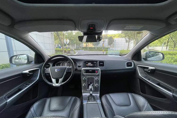 Used Volvo V60 2015 T5 Zhiya Edition
