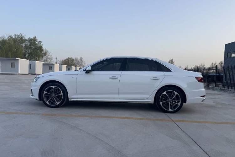 Used Audi A4L 2019 40 TFSI Fashion Edition China VI Emission Standard Exterior 3