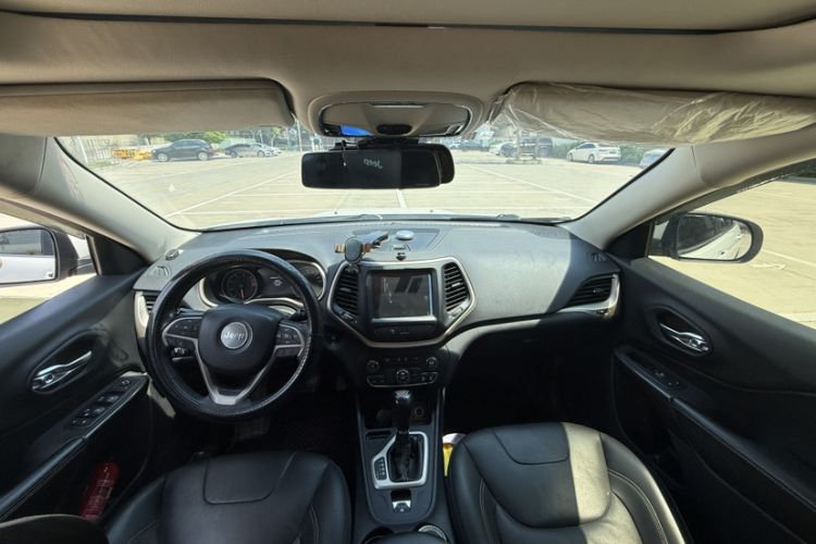 Used Jeep Cherokee 2017 2.0L Superior Edition