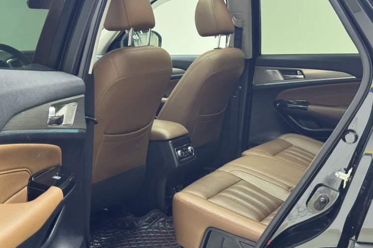 Used CHANGAN CS95 2017 2.0T Four-Wheel Drive ZhiZun Edition
