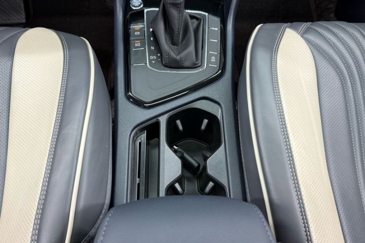 Used Volkswagen Tharu 2024 300TSI Two-Wheel-Drive Moonlight Edition Interior 5