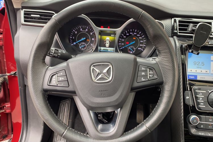 Used JMC Yusheng S330 2016 1.5L GTDi Automatic Two-Wheel Drive Fashion Edition
