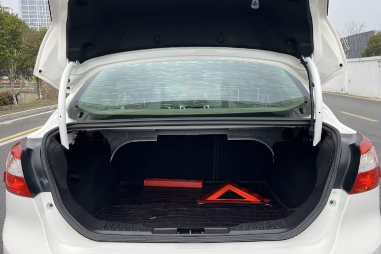 Used Ford Focus 2012 Sedan 1.6L Manual Fashion Edition
