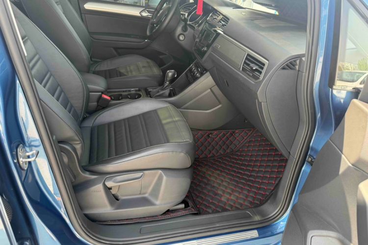 Used Volkswagen Touran 2016 Volkswagen Touran L 280TSI DSG Comfort Edition Right Front Seat