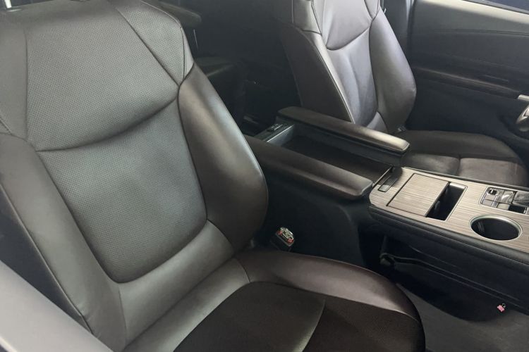 Used Toyota Granvia 2024 2.5L Hybrid Prestige PLUS Four-Wheel Drive Version Right Front Seat