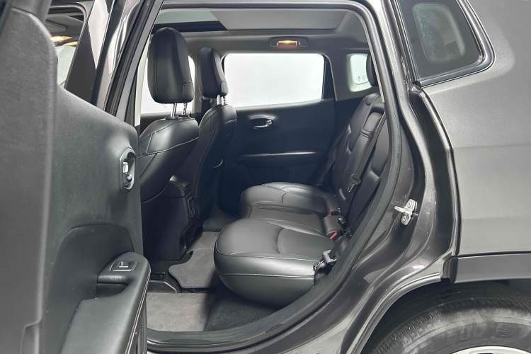 Used Jeep Compass 2017 200T Automatic Family Edition Interior 2