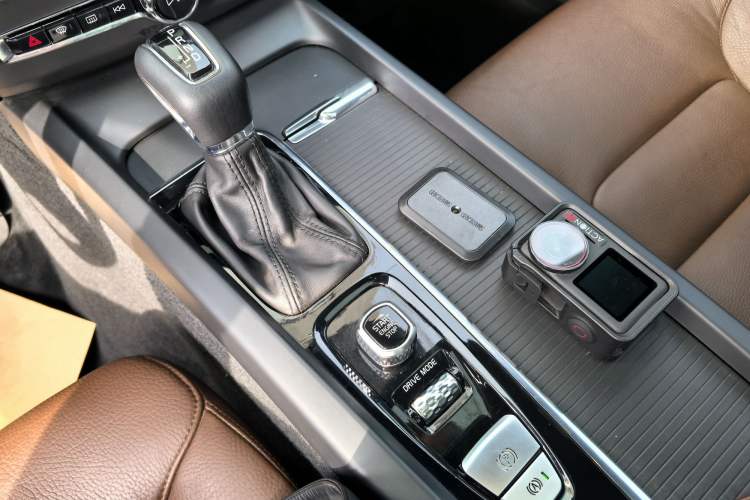 Used Volvo XC60 2021 T5 4x4 Smart Luxury Edition Interior 12