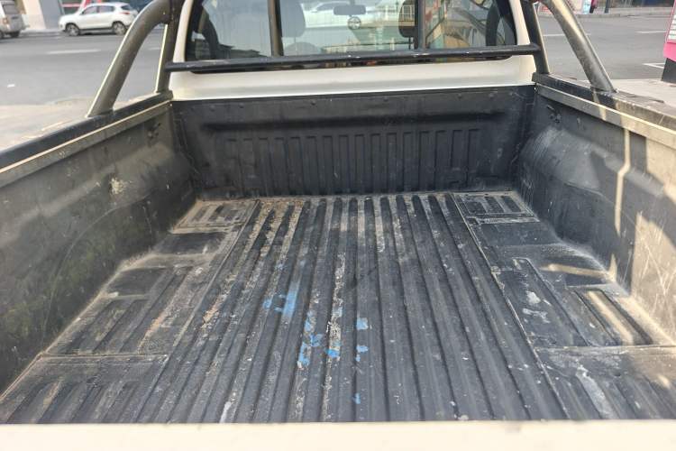 Used Dongfeng Ruichi 7 2022 2.3T Manual 4x4 Diesel Standard Version with Long Cargo Bed and Flatbed M9T