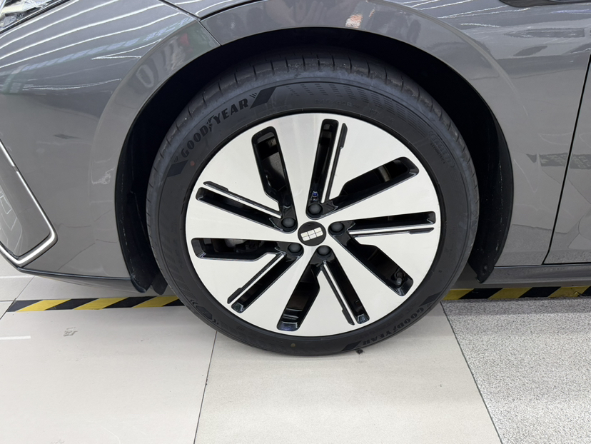 Geely Galaxy E8 2024 665 km Range Rear-Drive Starship Long-Range Version — снимка 16
