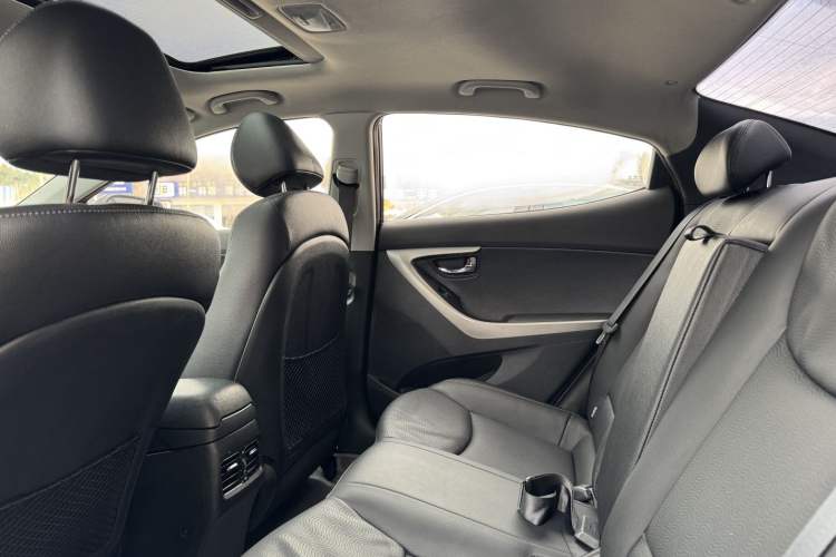 Used Hyundai Elantra (5th Generation / Langdong) 2013 1.6L Automatic Luxury Model Interior 3