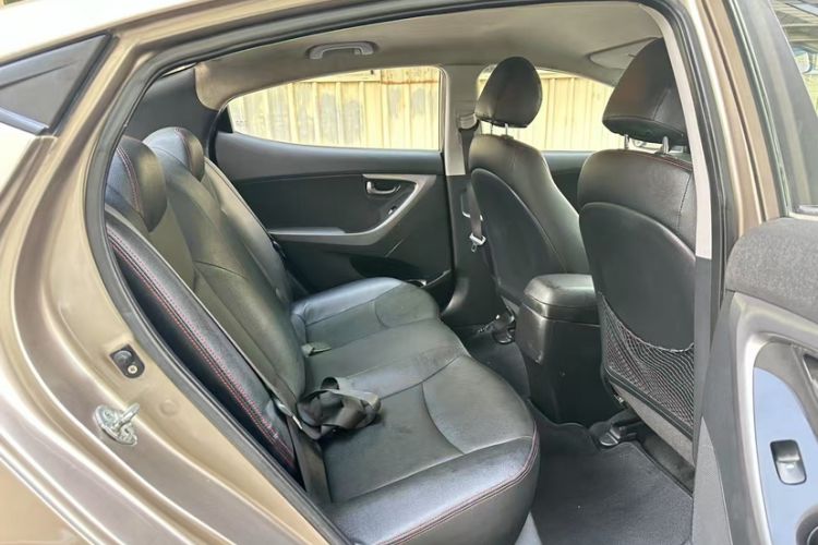 Used Hyundai Elantra (5th Generation / Langdong) 2015 1.6L Automatic Fashion Model