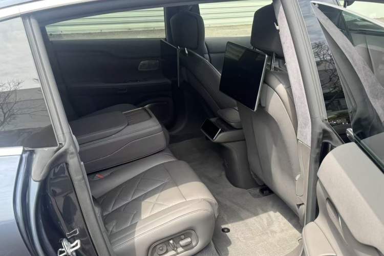 Used Nio ET7 2024 75 kWh Executive Signature Edition Interior 2