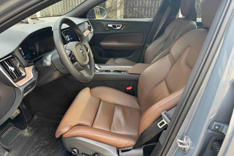Used Volvo S60 2023 B4 Zhiyuan Luxury Edition
