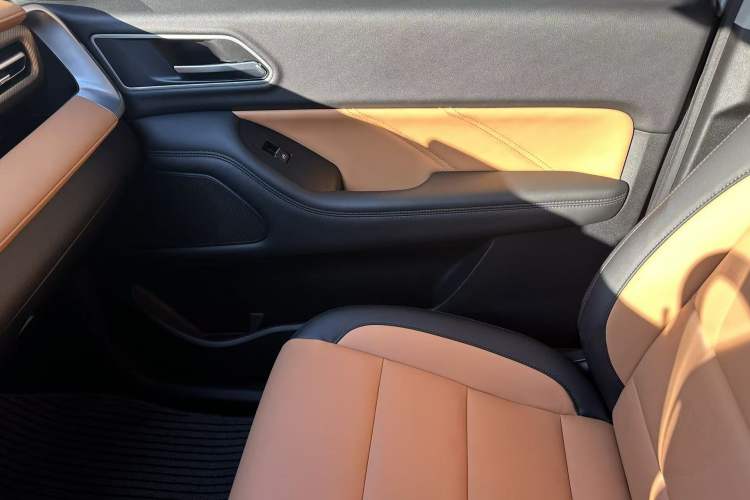 Used Great Wall Poer 2023 2.0T Passenger Version Automatic Diesel 4x4 Sporty GW4D20M
