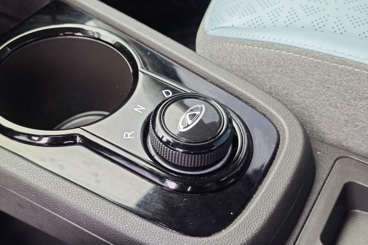 Used Chery New Energy Little Ant 2022 Revised Version Sweet Pink Edition Half-Sugar Version Lithium Iron Phosphate 30.7 kWh 30 kW 301 km