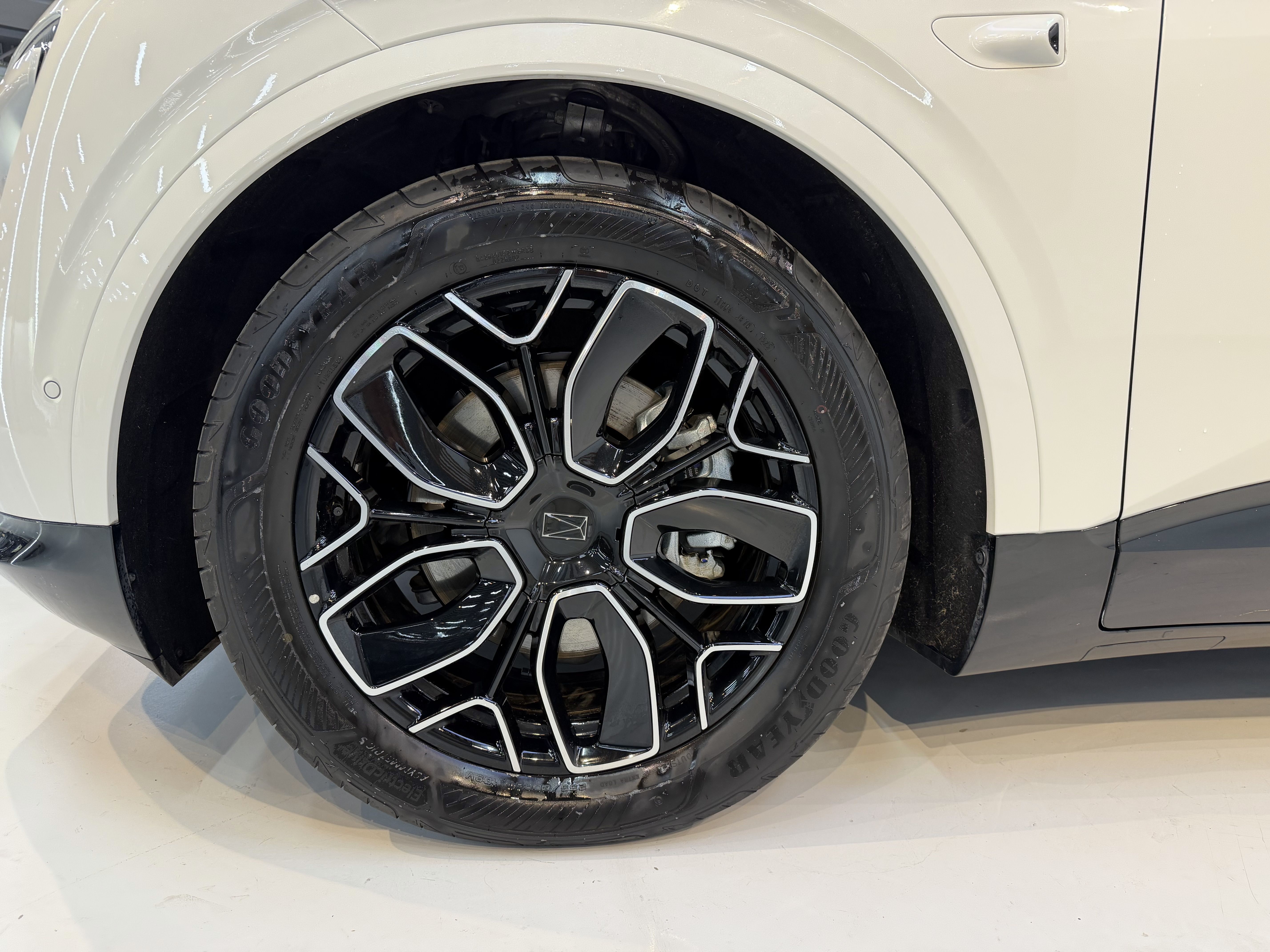 Avatr 07 2024 Ultra All-Electric Four-Wheel Drive — снимка 14