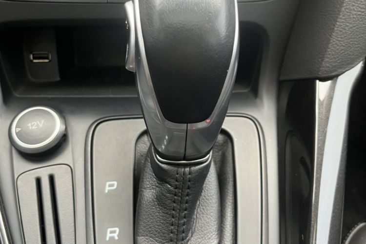Used Ford Focus 2018 Sedan Classic 1.6L Automatic Trendy SmartDrive Edition Gear Lever