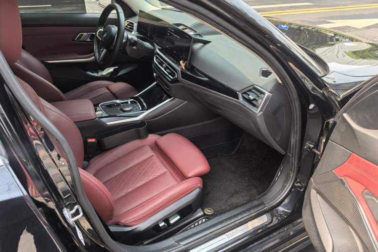 Used BMW i3 2022 eDrive 35 L Interior 4