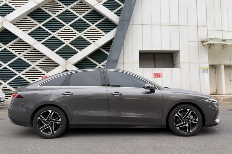 Used Roewe D7 2023 DMH 125km Superior Edition
