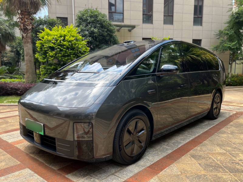 Used Li Auto MEGA 2025 Home Family Special Edition — 1