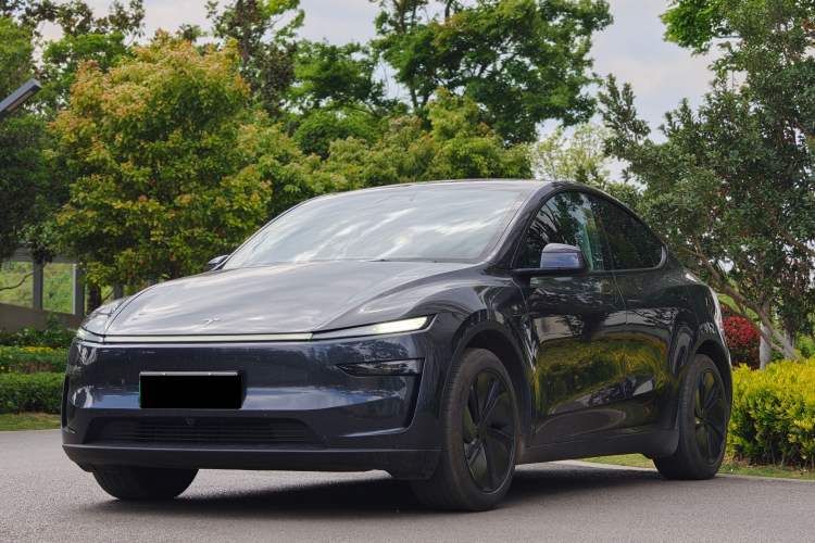 Used Tesla Model Y 2025 Rear-Wheel-Drive Version