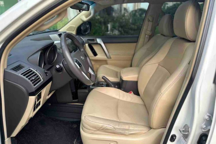 Used Toyota Prado 2016 2.7L Automatic Standard Edition Interior 4