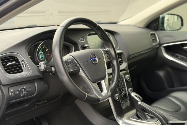 Used Volvo V40 2014 2.0T Zhiya Edition