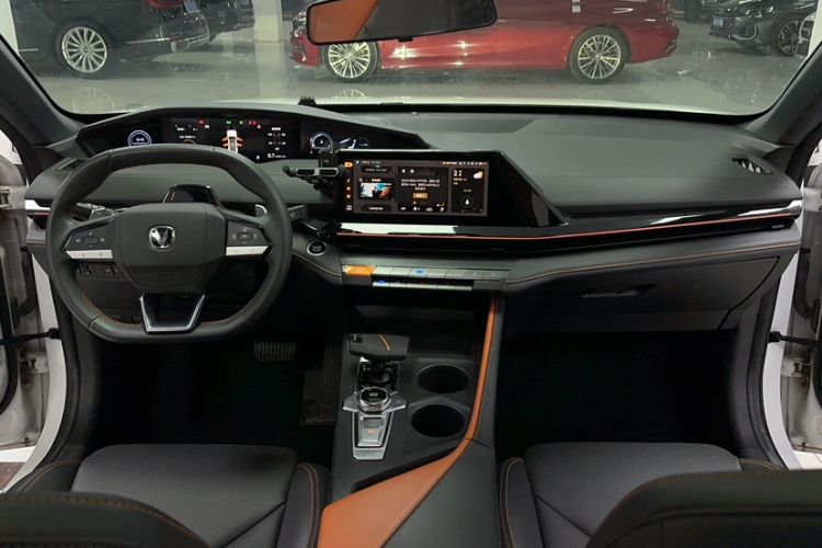 Used CHANGAN UNI-V 2022 1.5T Prestige Version Interior 5